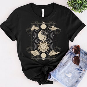 90&#39;s Celestial T-Shirt Sun Moon and Stars Jersey Short Sleeve Tee