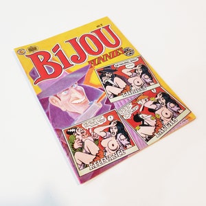 Puede incluir: C&oacute;mic vintage titulado "Bijou Funnies" con una portada amarilla y una ilustraci&oacute;n de dibujos animados de un hombre con sombrero y abrigo morados. El c&oacute;mic presenta varios paneles con ilustraciones de mujeres.