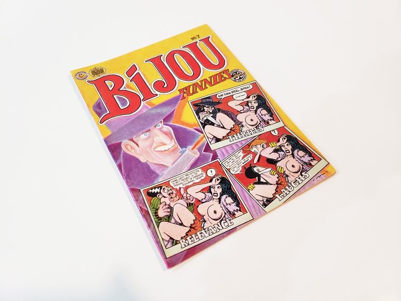 Puede incluir: C&oacute;mic vintage titulado "Bijou Funnies" con una portada amarilla y una ilustraci&oacute;n de dibujos animados de un hombre con sombrero y abrigo morados. El c&oacute;mic presenta varios paneles con ilustraciones de mujeres.