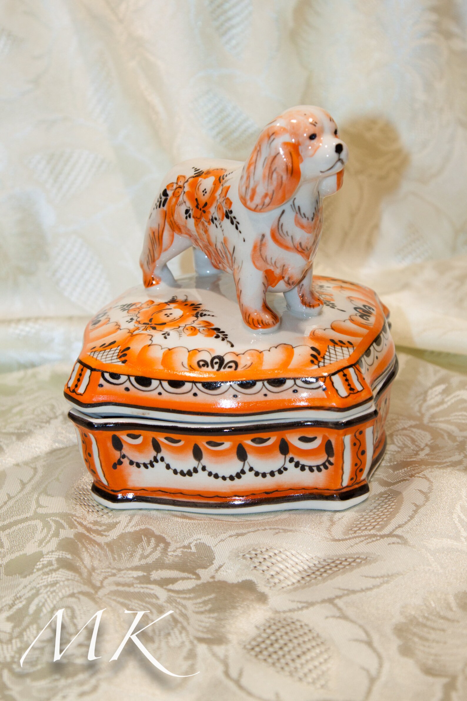 Regal Porcelain Portrait Of A Cavalier King Charles Spaniel