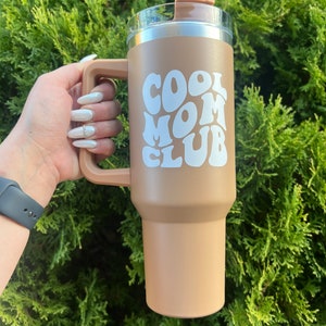 Tumbler Cool Mom Club Mom Life Cup Bicchiere da birra Cool Mom Club Lattina di birra Tazza migliore per la mamma Tumbler per la mamma Tazza Groovy Mom Tumbler per la festa della mamma