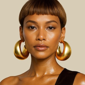 Pendientes de aro grandes y llamativos de oro: joyería bohemia africana de gran tamaño.