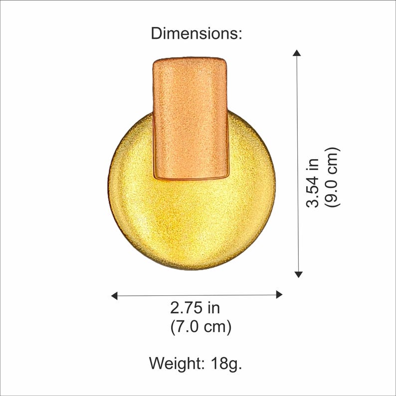 May include: A gold-coloured pendant with a rectangular top and a circular base. The pendant measures 7.0 cm wide and 9.0 cm long, and weighs 18g. The image includes the text "Dimensions:" and "Weight: 18g."