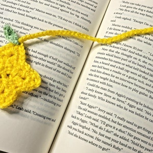 Paopu Starfruit Crochet Bookmark Pattern