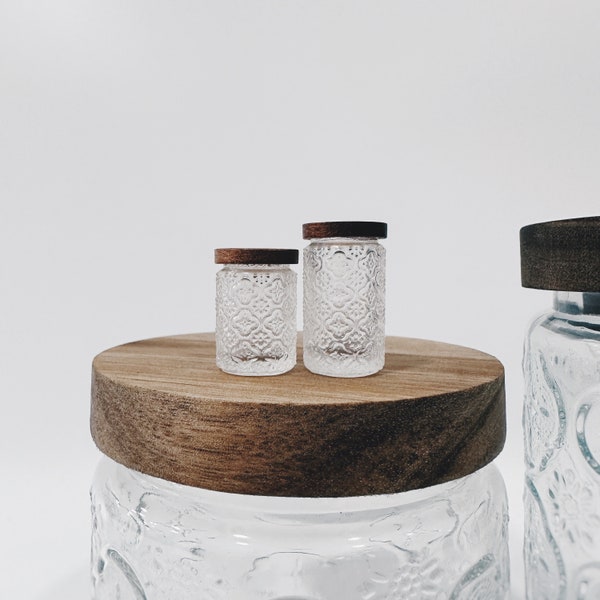 2 colours (Set of 2) - 1/12 1/6 Dollhouse Miniature Clear Depression Glass Jar with Wooden Lid (Height 2.6 cm / 3.1 cm) #pkt30