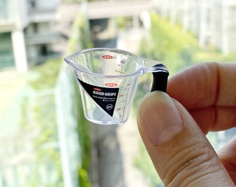 2 maten - 1/12 1/6 Poppenhuis Miniatuur Replica Keukengereedschap Collectie: (5) OXO Hoekige Maatbeker Mini / Klein #kelkt