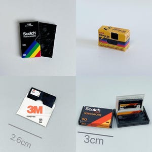 1/6 Dollhouse Miniature Retro Scotch VHS Videocassette / 3M Diskettes / Kodak Disposable Camera / Cassette Tape [ZURU Mini Brands]