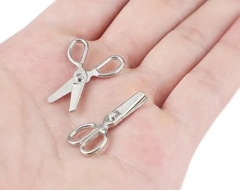 Goud/zilver - 1/6 poppenhuisminiatuur scharnierende metalen schaar in zilver (lengte 3 cm) // Postvak IN voor bulkbestellingen #2