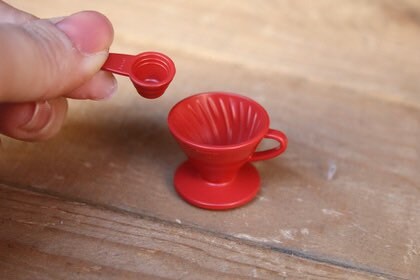 Set Da Tè In Miniatura Per Casa Delle Bambole: Bollitore In Acciaio Inox E 4 Tazze D2793 - Foto 3