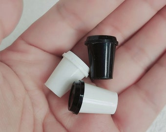 2 pcs - 1/12 1/6 Dollhouse Miniature Takeaway Coffee Cup with Removable Lid (Height 1.7 cm): Black / White // Inbox us for bulk orders #sm3