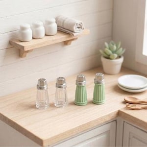 Set of 2 - 1/12 1/6 Dollhouse Miniature Miniature Salt & Pepper Shakers Set (Height 1.7 cm) #czh10