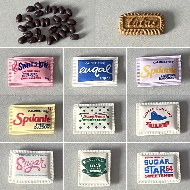 Miniatura de máquina de café para casa de bonecas em escala 1/6 / Conjunto de xícara e pires arco-íris / Conjunto de copos para viagem com tema de animais / Sachês de açúcar / Biscoito Lotus Biscoff #ues imagem 5
