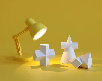 6 colours - 1/6 1/4 Dollhouse Miniature Working Desk Lamp: Black / Green / Navy / Pink / White / Yellow *Battery included