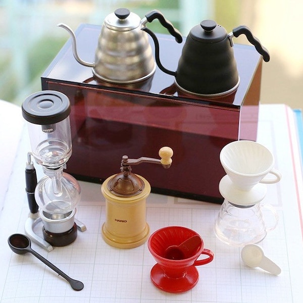 Réplique miniature de maison de poupée 1/6 1/4 HARIO Coffeeware Collection : cafetière à siphon / moulin à café / goutteur / cafetière / bouilloire avec filtre