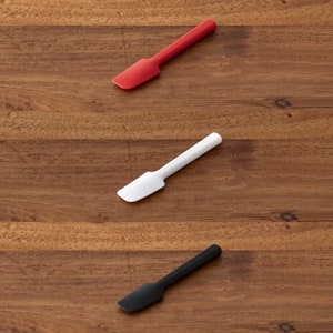 3 colours - Real Cooking Miniature World’s Smallest Heat-resistant Silicone Spatula (Length 6.5 cm) // Inbox us for bulk orders #rkj