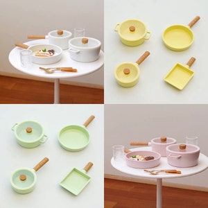 Juego de 4 tipos - Juego de utensilios de cocina de metal en miniatura para casa de muñecas 1/6: olla, cacerola y sartén // Envíenos un mensaje para pedidos al por mayor #mlw
