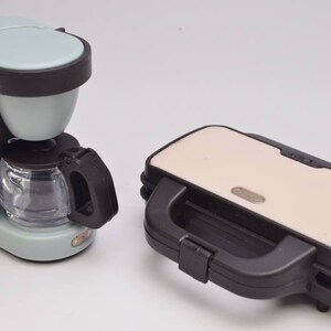 3 colours - 1/6 Dollhouse Miniature Replica TOFFY Appliance Collection (Vol. 2) Coffee Maker / Hot Sandwich Maker: Pink / Aqua / White #jd