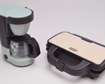 3 Farben - 1/6 Puppenhaus-Miniatur-Replik TOFFY Appliance Collection (Vol. 2) Kaffeemaschine / Hot-Sandwich-Maker: Pink / Aqua / Weiß #jd