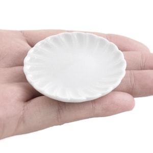 2 sizes - 1/6 Dollhouse / Real Cooking Miniature Ceramic Chrysanthemum-shaped Plate (Diameter 4 cm / 5 cm) // Inbox us for bulk orders