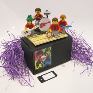 The Monkees GIFT BOX SET - 100% Genuine Lego Minifigures and pieces - Band on stage with drum kit / guitars / maraca / tambourine!