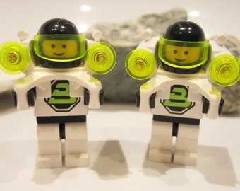 2 x Genuine Lego BLACKTRON Spaceman Minifigures with JET PACKS !! - Early 1990's vintage Classic Space men sp051 in great clean condition!