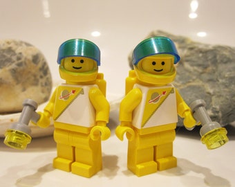 2 x Genuine Lego FUTURON Spaceman Minifigures - 1980's vintage Classic Space sp016 - Gold Moon logo & zip - Helmet / Visor / Air tanks RARE!