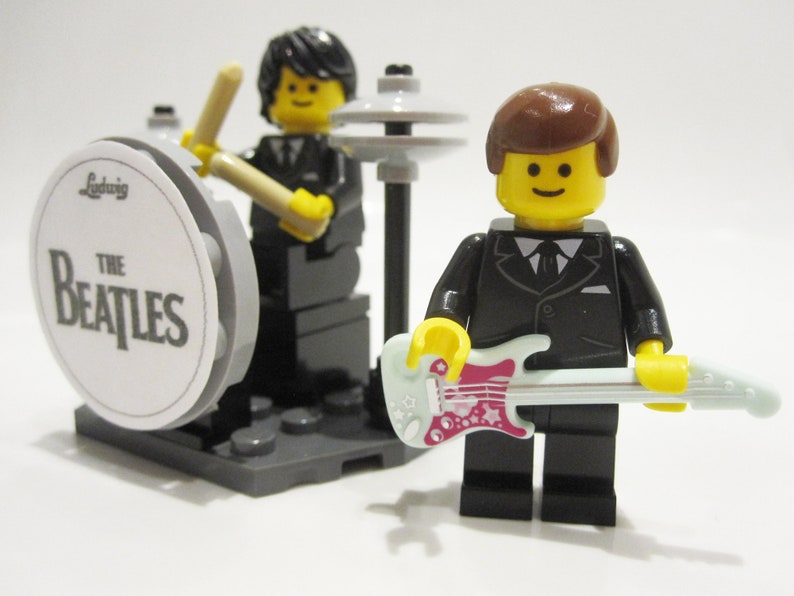 The Beatles 100% Genuine Lego Minifigures and pieces Band on stage with drum kit & guitars GIFT BOX SET image 6