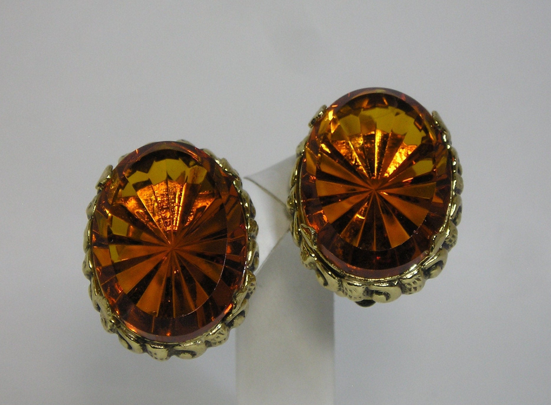 Vintage "Whiting & Davis" Starburst Oval Shaped, Cut Pattern, Amber Glass Clip-On Earrings, Brass Settings, Maker Marker, Brilliant Flash