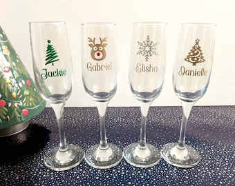 Calcomanía navideña personalizada para vidrio: pegatinas de vinilo brillante con nombres y diseños de árboles, renos y copos de nieve.