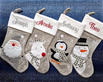 Calcetines navideños personalizados: Calcetín navideño gris de punto con nombre