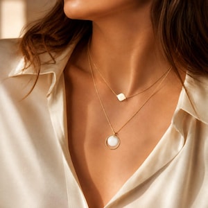 Elegante collar minimalista hecho a mano con baño de marfil vegetal – Un regalo original y colorido para mujer – Joyería de tagua natural