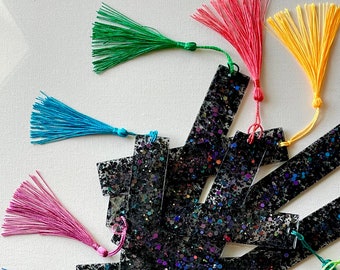 Shimmering Spectrum: Handcrafted Clear Resin Bookmarks with Black Color-Changing Glitter
