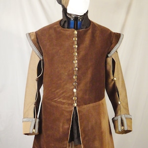 Men’s knee length long-sleeved renaissance doublet