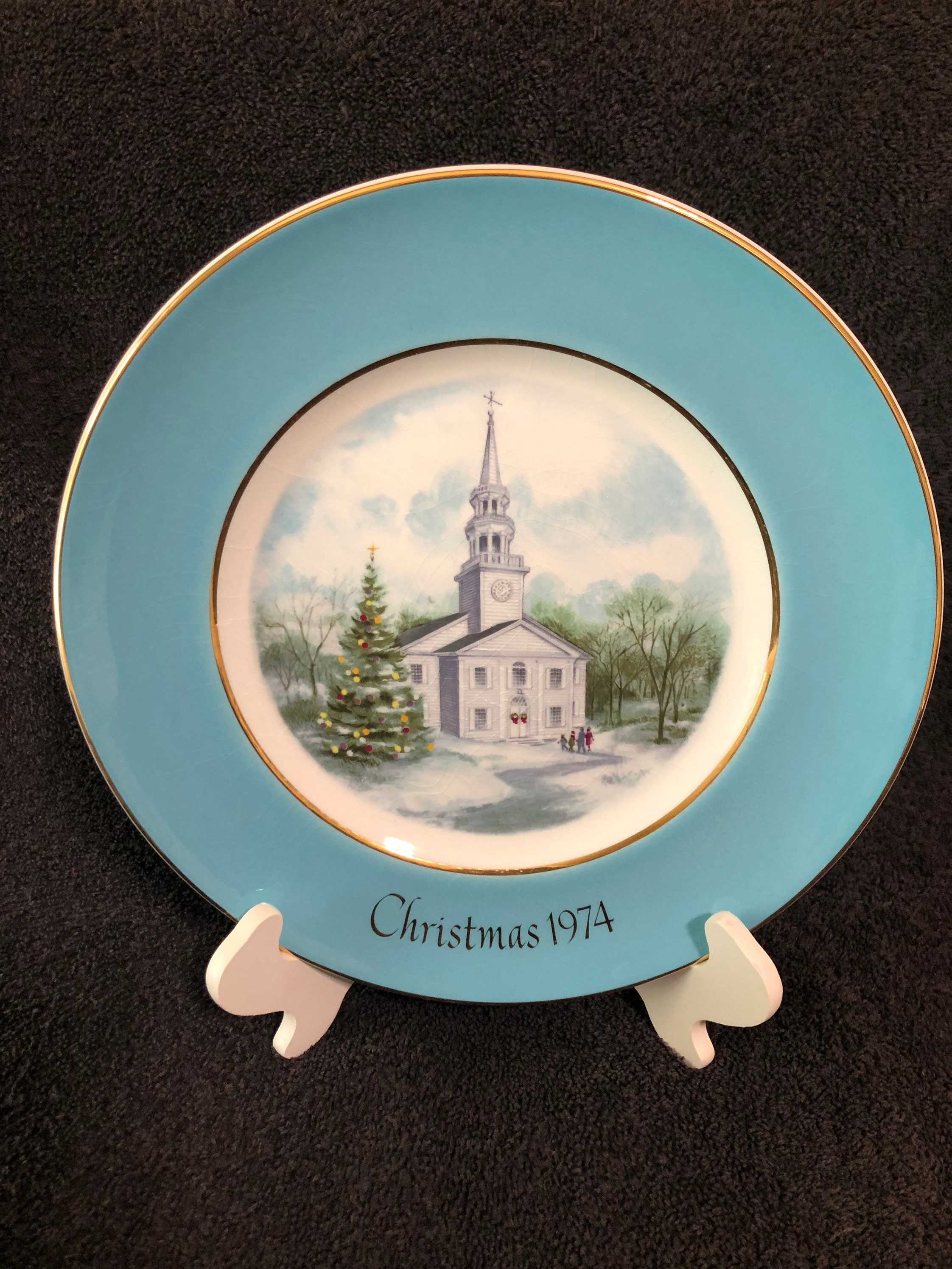 Avon 1974 Christmas Country Church Plate 