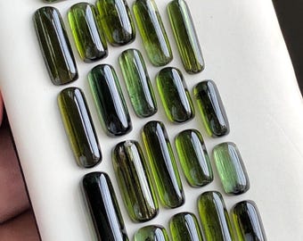 35 Karat Dunkelgrüne Turmalin Cabochons Lot