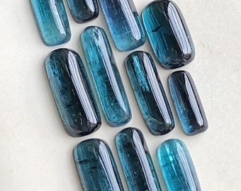 14,50 Karat Blauer Turmalin Cabochons Lot flach zurück
