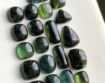 39 Karat Dunkelgrüne Turmalin Cabochons Lot