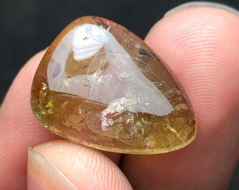 Cabochon de tourmaline 15 carats à fond plat