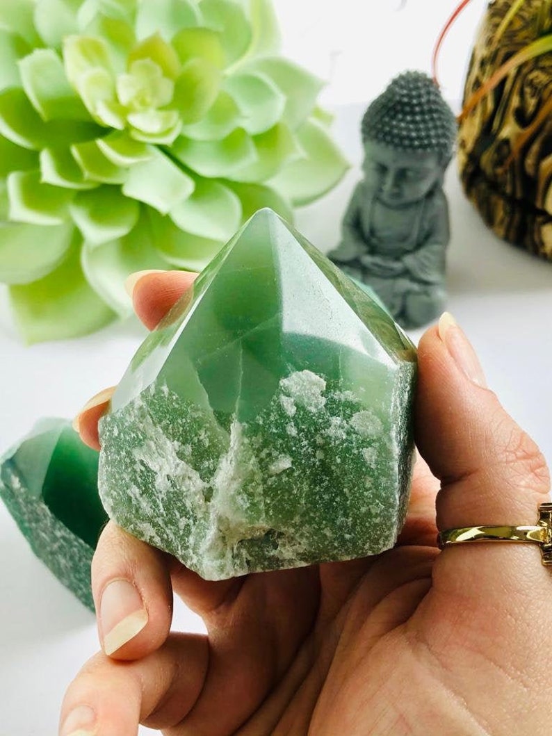 Green Aventurine crystal point / top polished cut base obelisk / Good Luck and Fortune stone - crystal for wealth 