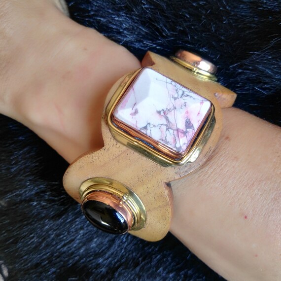 Brazalete en Madera con Ónix y Howlita
