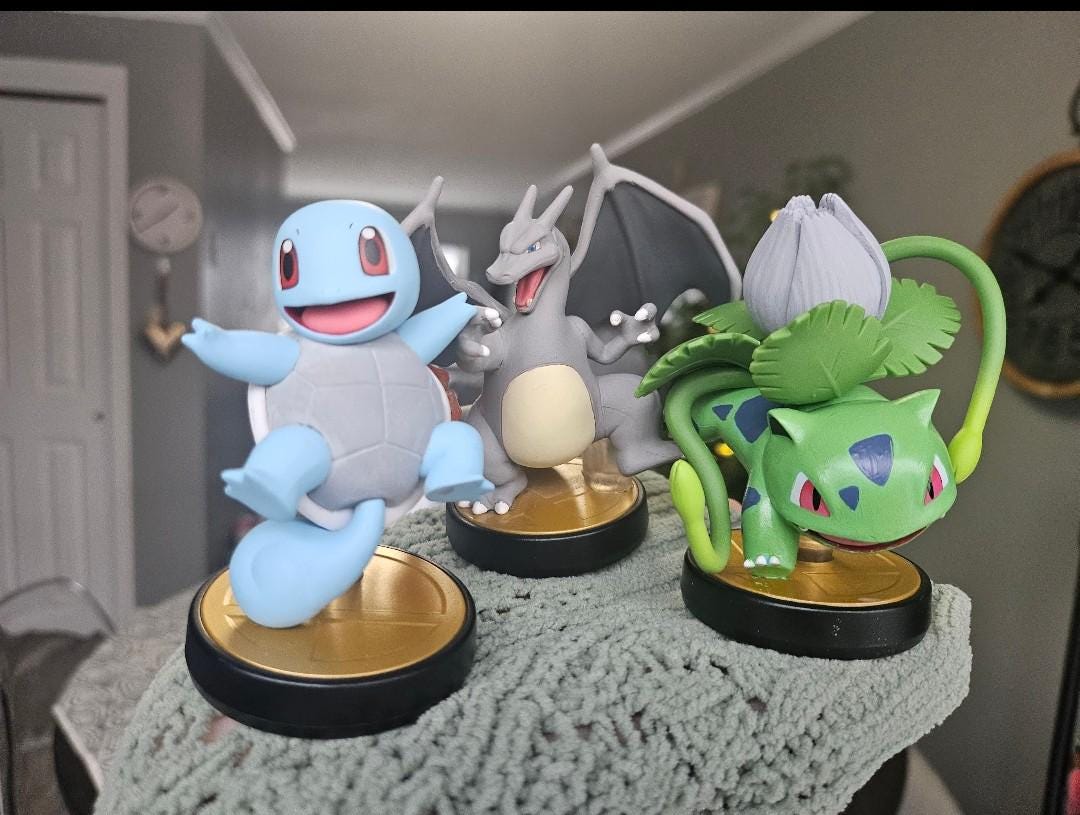 White Pokemon Trainer Custom Amiibo (squirtle/ivysaur/charizard