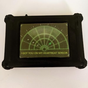 Porta carte regalo ispirato al videogioco Heartbeat Sensor (edizione di San Valentino) Replica del videogioco di guerra sparatutto in prima persona Mini Prop