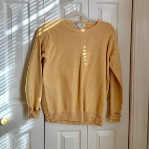 Saks Fifth Avenue Vintage 80s 1980s suéter amarillo cuello redondo tamaño mediano