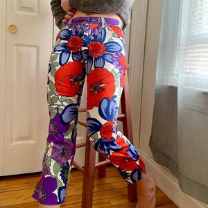 Moschino Jeans Vintage Y2K 2000s 1990s 90s Made in Italy Floral Capri Pants Size 4