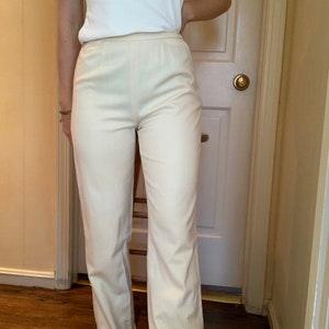 Escada Vintage Y2K 90s 1990s Cream Colored Straight Leg Mid/High Rise Trouser Pants Size Small