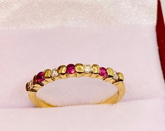 Prachtige vintage 14k geelgouden natuurlijke robijn en diamanten bandring