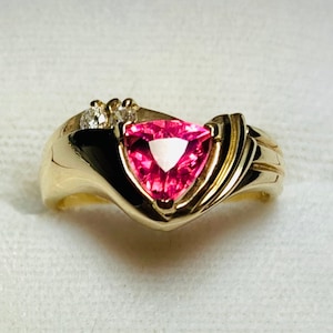 Stunning Vintage 14k Yellow Gold And Natural Trillion Cut Pink Tourmaline Ring