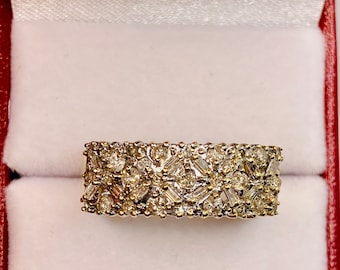 Gorgeous  Vintage 14k Yellow Gold Natural Diamonds Mens or woman Wedding Band Ring