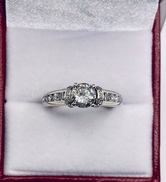 Gorgeous Vintage 14k White Gold Round brilliant Diamond Engagement Ring size 6.5