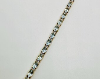 Beautiful Vintage 14K Yellow Gold Natural light-blue topaz and Diamond Bracelet